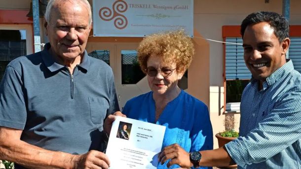 Werner Voges überreicht 2000-Euro-Spende an die Triskele